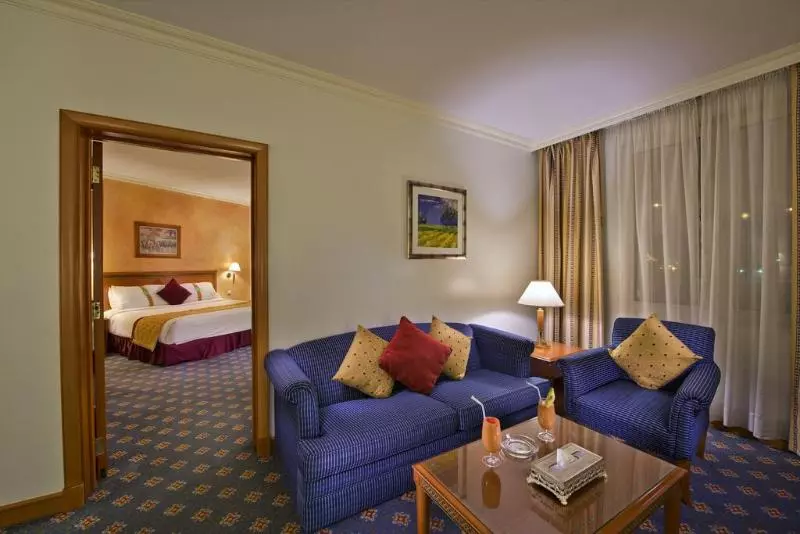 キングサイズベッドのスイートルーム, Holiday Inn Al Khobar, An Ihg