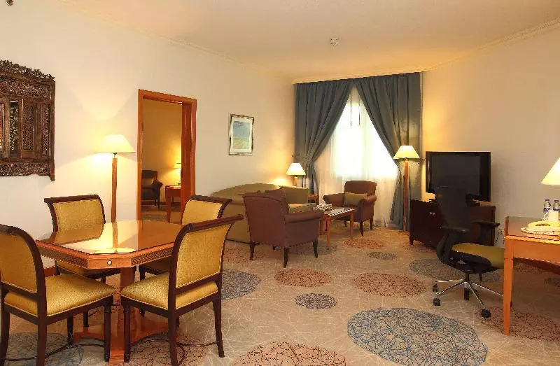 キングサイズベッドのエクゼクティブルーム, Holiday Inn Al Khobar, An Ihg