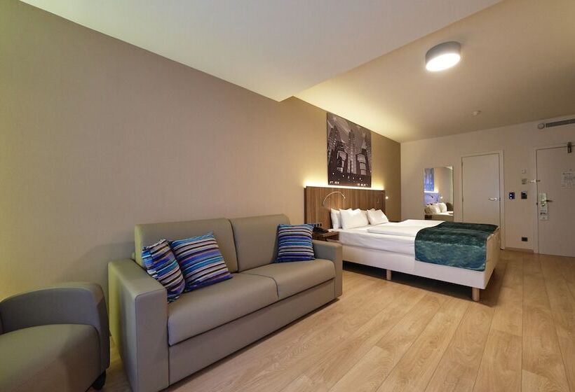 سوییت, Holiday Inn Brussels Schuman, An Ihg
