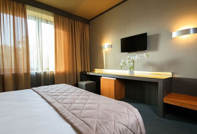 اتاق سوپریور, Jolly Alon