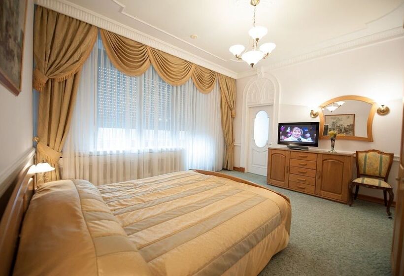 سوییت اجرایی, Jolly Alon