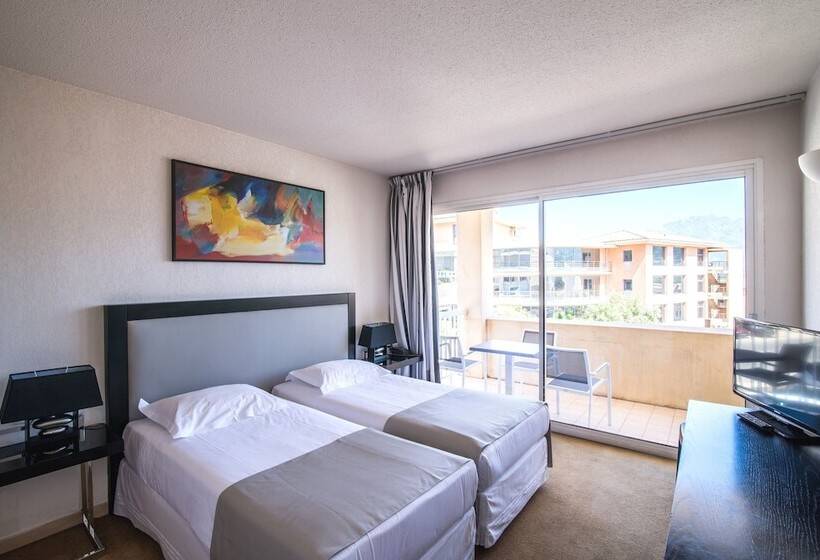 اتاق راحتی سه تخته, Le Mariana