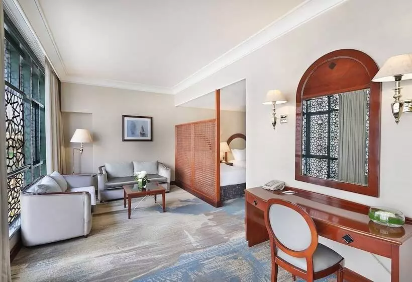 سوئیت جونیور با چشمانداز, Madinah Hilton