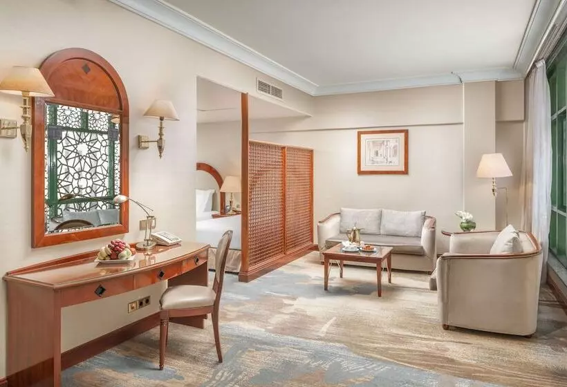 سوئیت جونیور با چشمانداز, Madinah Hilton