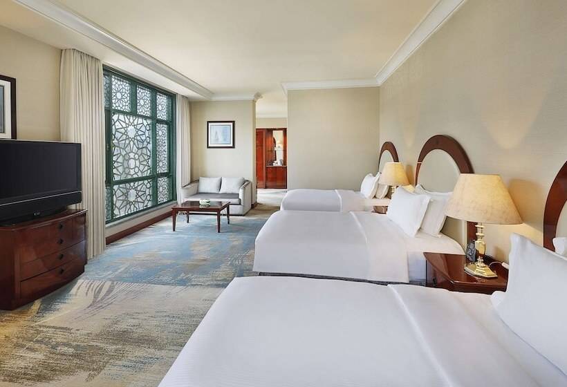 Полулюкс, Madinah Hilton