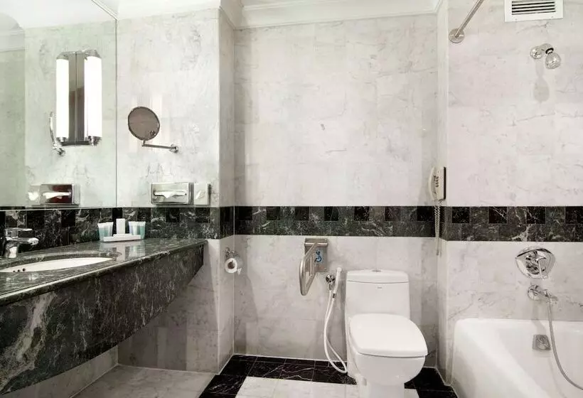 اتاق لوکس سه تخته, Madinah Hilton