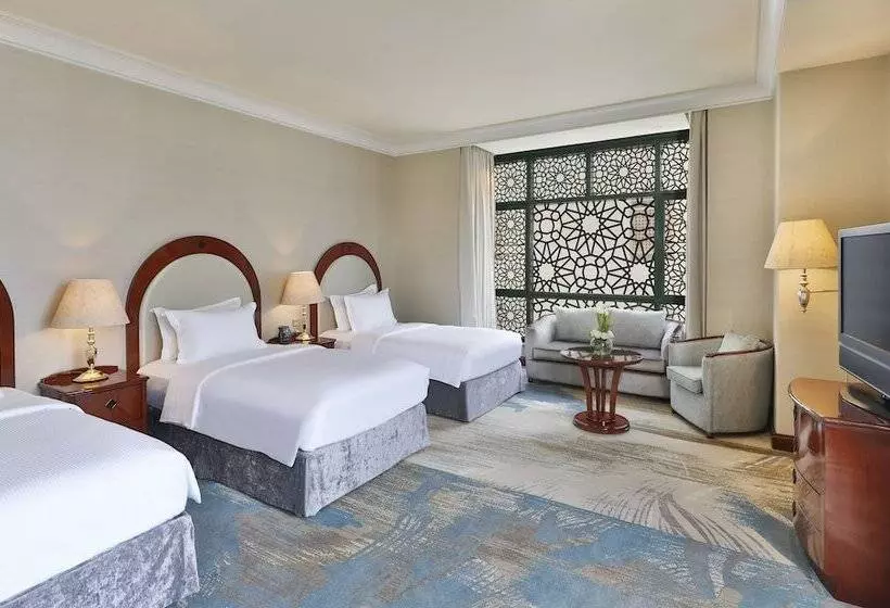 اتاق لوکس سه تخته, Madinah Hilton