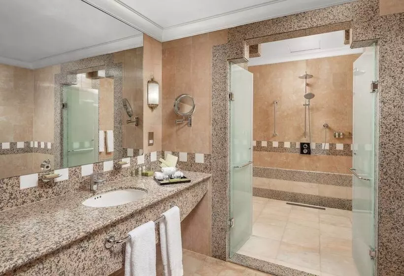 سوئیت رویال, Madinah Hilton