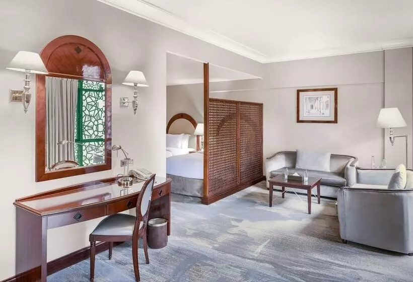 سوئیت جونیور با چشمانداز, Madinah Hilton