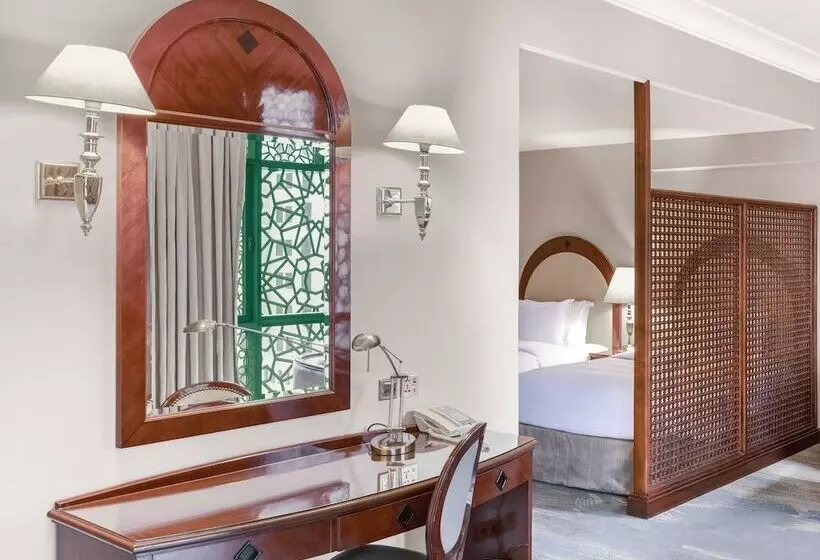 سوئیت جونیور با چشمانداز, Madinah Hilton
