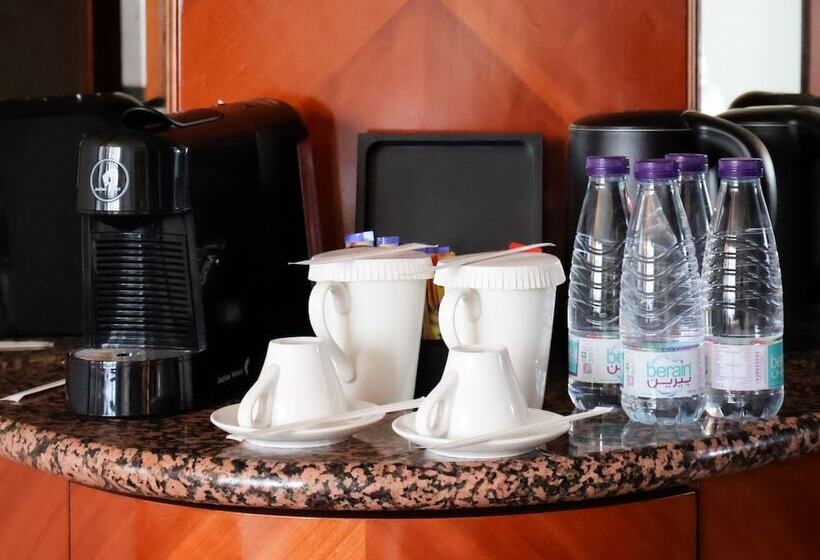 豪华三人间, Madinah Hilton