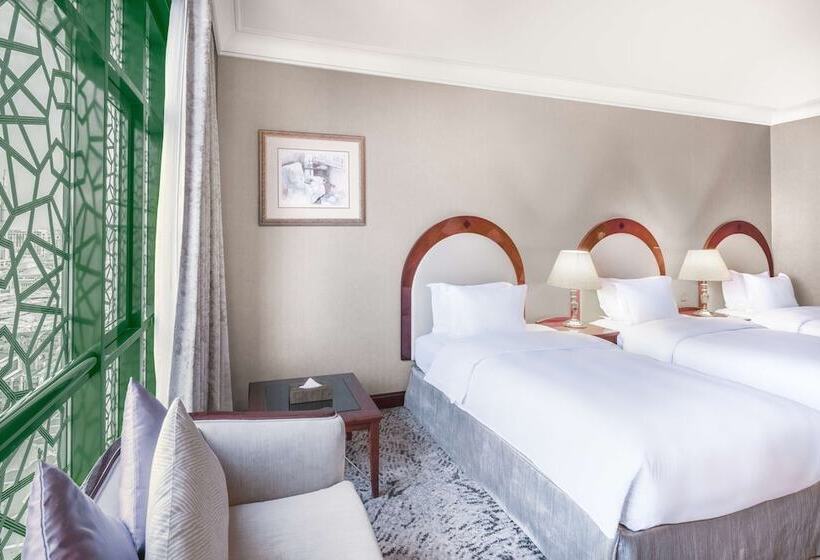 豪华三人间, Madinah Hilton