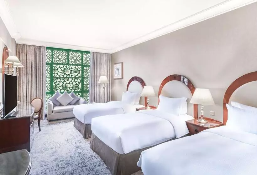 اتاق لوکس سه تخته, Madinah Hilton
