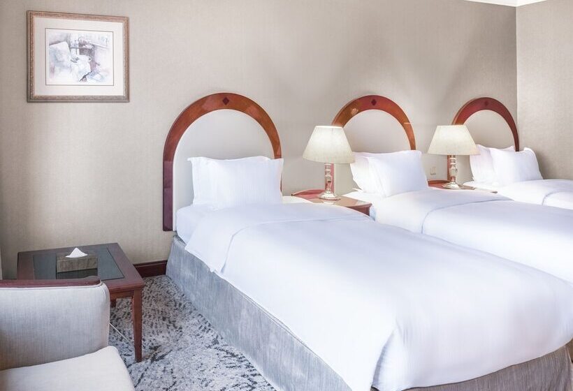 豪华三人间, Madinah Hilton