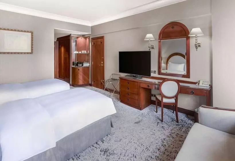 اتاق لوکس سه تخته, Madinah Hilton