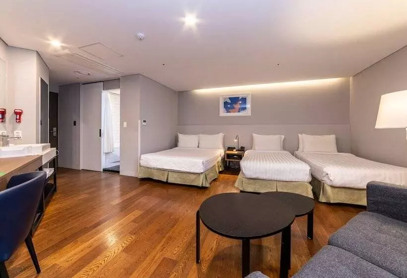 Deluxe Triple Room