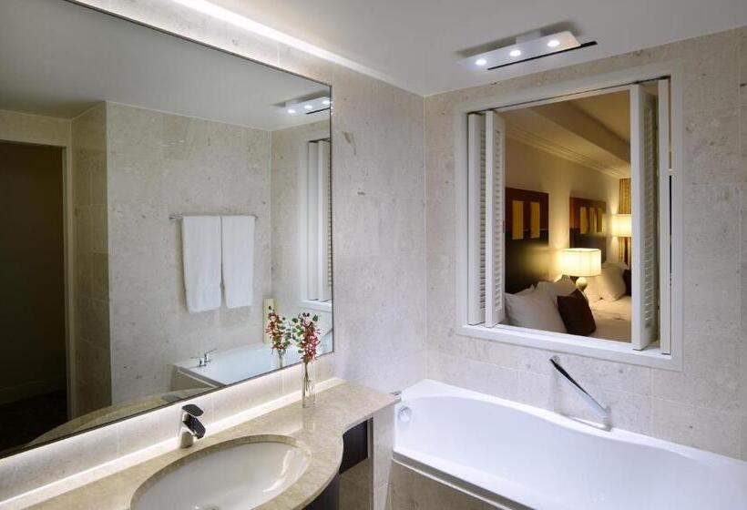 Люкс Вид на Горы, Ramada Plaza By Wyndham Jeju Ocean Front