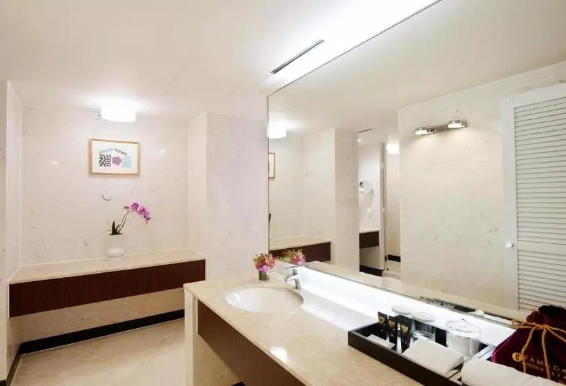 キングサイズベッドのスイートルーム, Ramada Plaza By Wyndham Jeju Ocean Front
