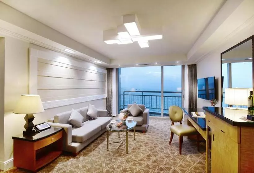 キングサイズベッドのスイートルーム, Ramada Plaza By Wyndham Jeju Ocean Front