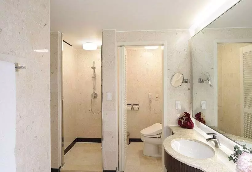 オーシャンビューデラックスルーム, Ramada Plaza By Wyndham Jeju Ocean Front