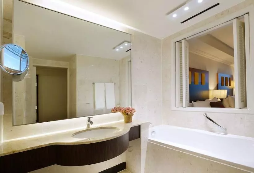 オーシャンビューデラックスルーム, Ramada Plaza By Wyndham Jeju Ocean Front
