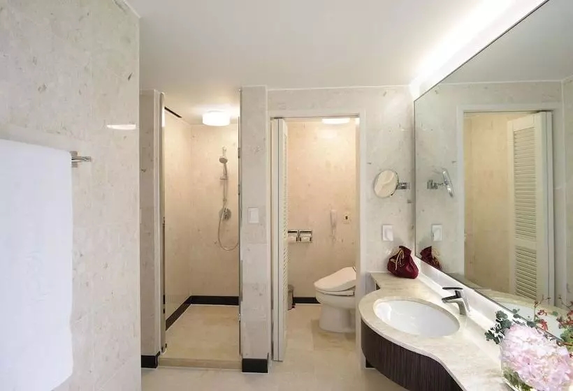 オーシャンビューデラックスルーム, Ramada Plaza By Wyndham Jeju Ocean Front