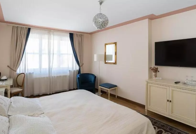 Quarto superior, St. Peter S Boutique