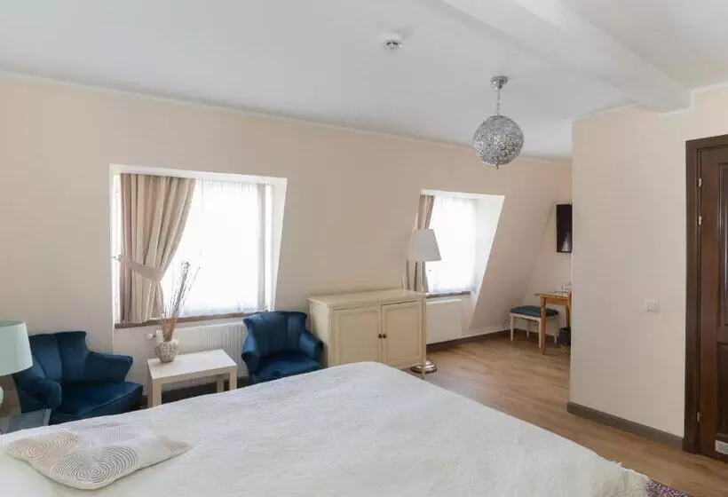 Quarto superior, St. Peter S Boutique