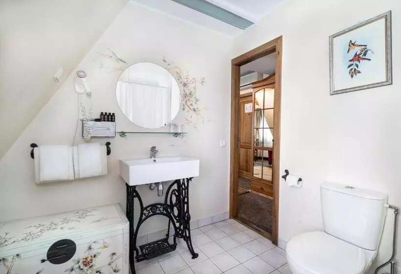 Quarto superior, St. Peter S Boutique