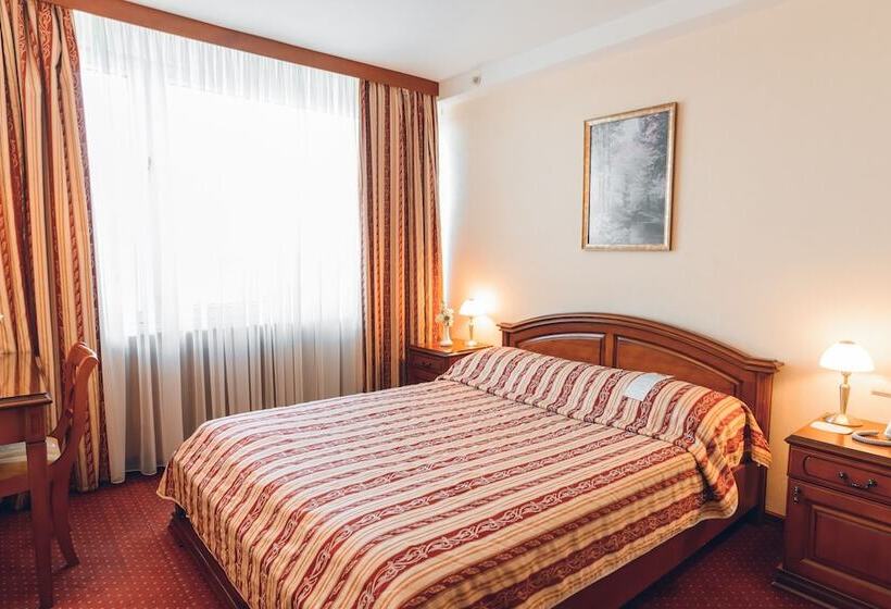 سوییت, Premier Hotel Rus