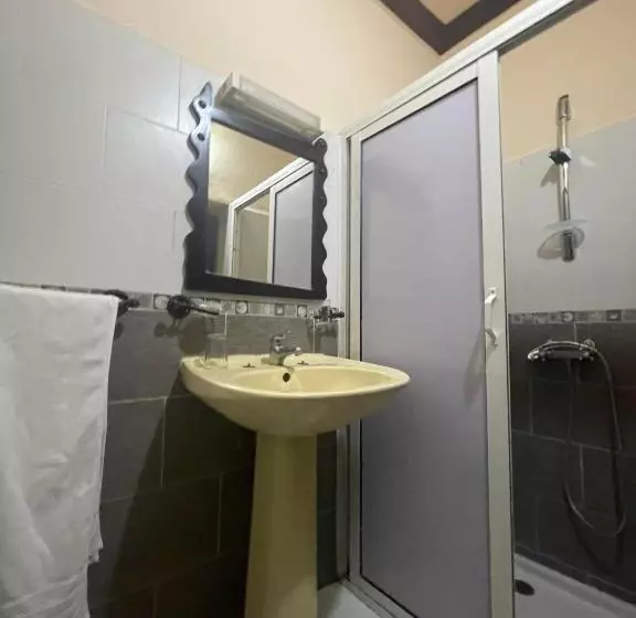 エコノミールーム, Riad Al Madina