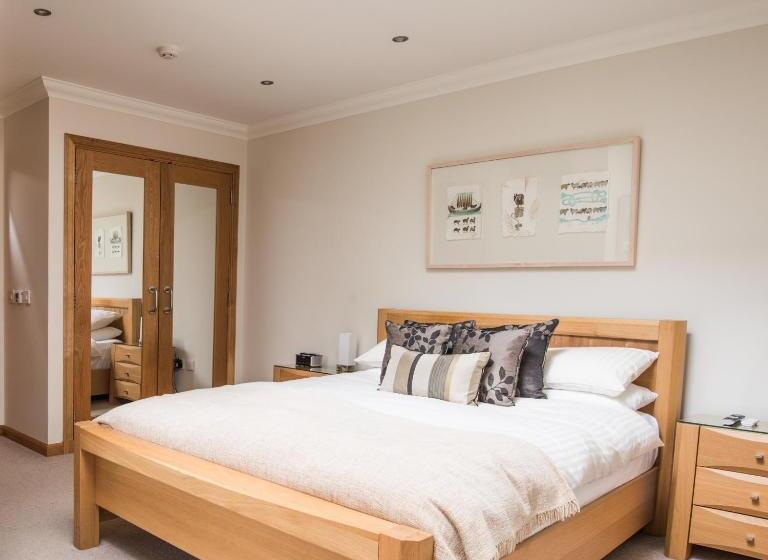 חדר דלוקס, The Redgarth