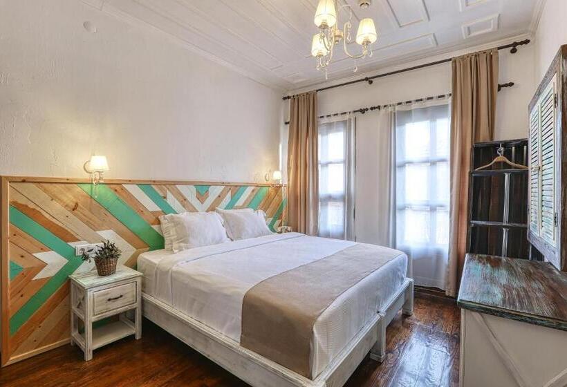 חדר משפחתי, Trilye Bay C Konak