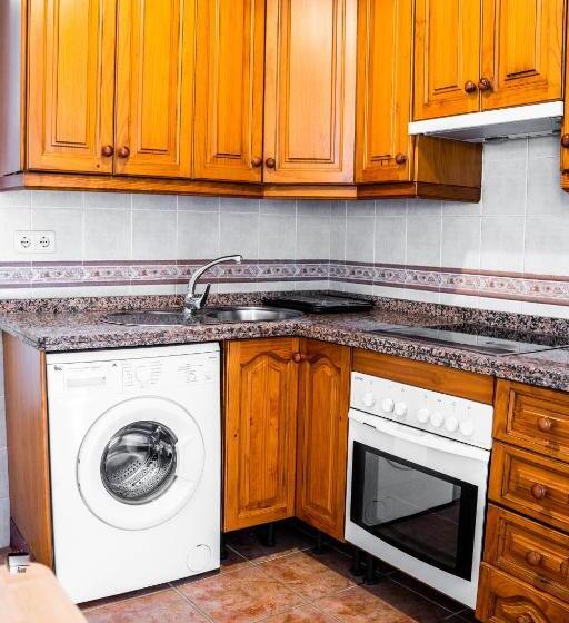 패밀리 아파트, Marbella Village