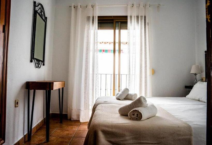 패밀리 아파트, Marbella Village