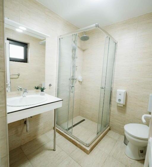 Номер Deluxe, Popasul Montan