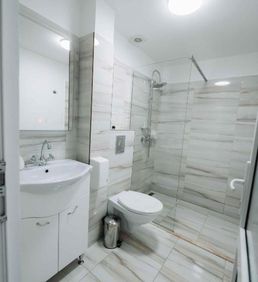 Трехместный Номер Стандарт с Балконом, Popasul Montan