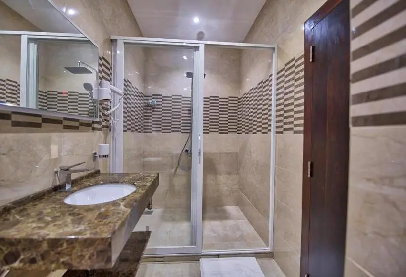 Deluxe Kolmen Hengen Huone, Viveka Hotel Colombo