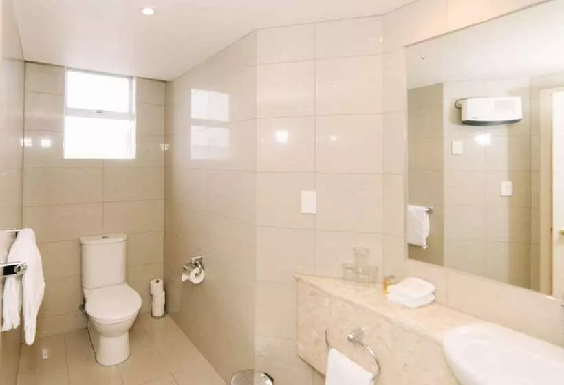 استودیو خانوادگی, Brydone Hotel Oamaru