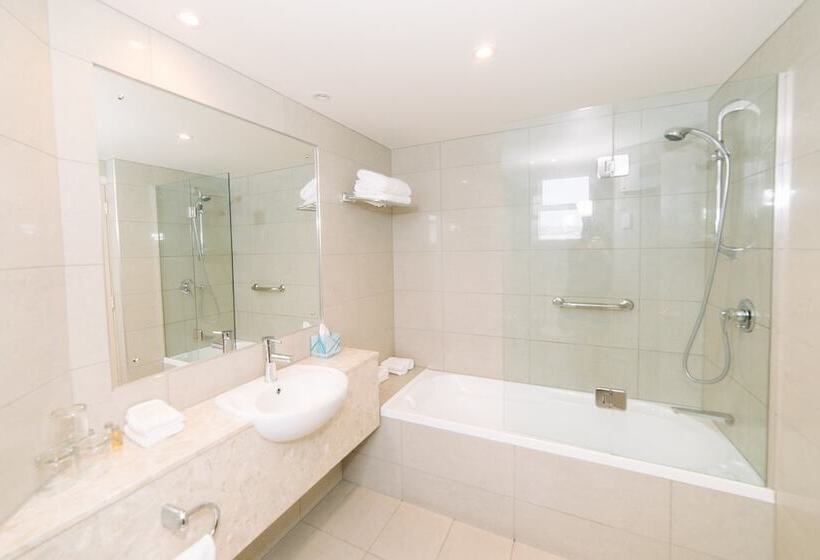 סטודיו משפחתי, Brydone Hotel Oamaru