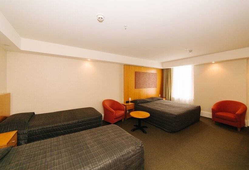 סטודיו משפחתי, Brydone Hotel Oamaru