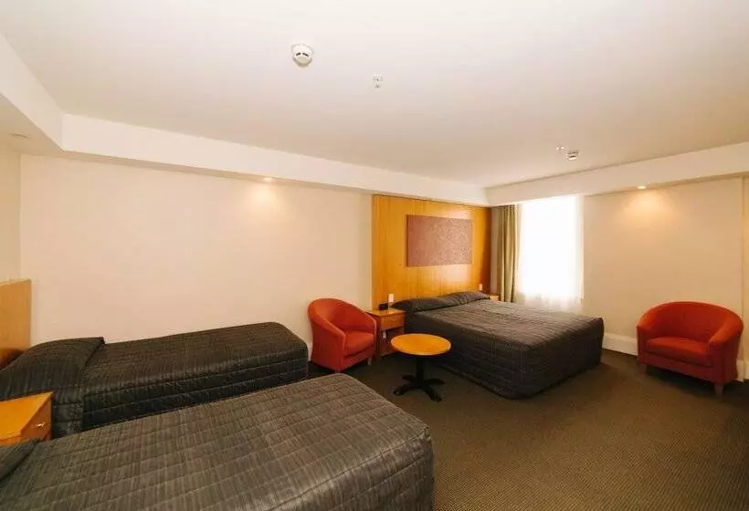 استودیو خانوادگی, Brydone Hotel Oamaru