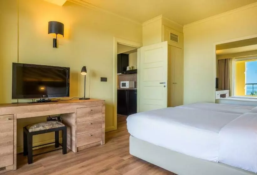 سوییت با چشم‌انداز جانبی دریا, Calheta Beach - All Inclusive, Savoy Signature