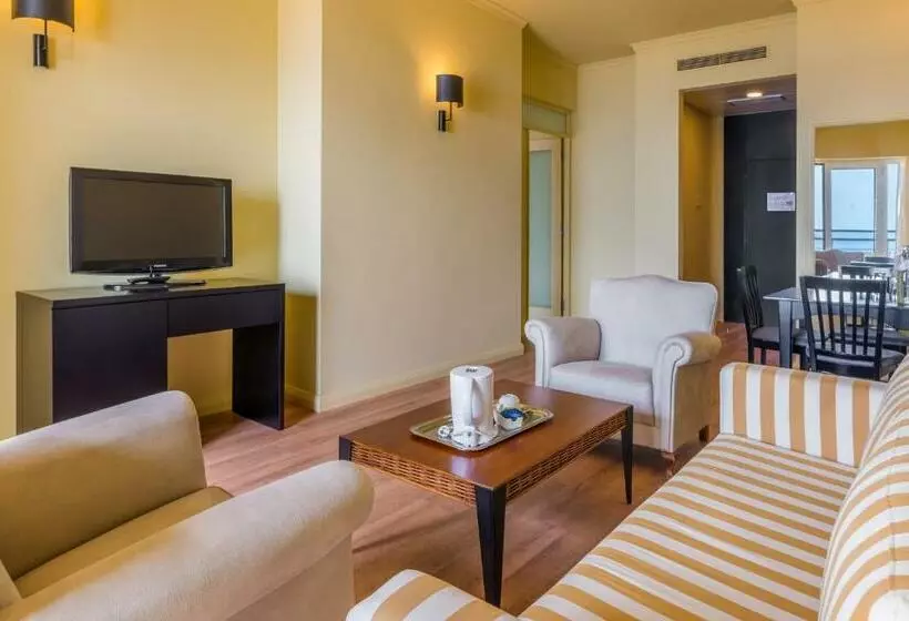 سوییت با چشم‌انداز جانبی دریا, Calheta Beach - All Inclusive, Savoy Signature