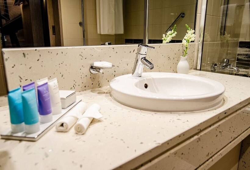 اتاق خانوادگی, Epic Sana Marquês