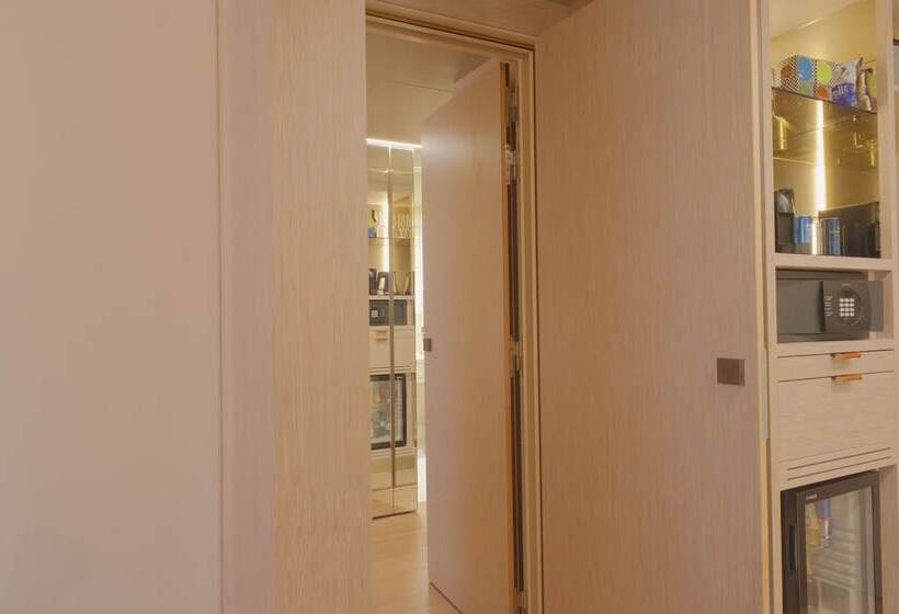 اتاق خانوادگی, Epic Sana Marquês