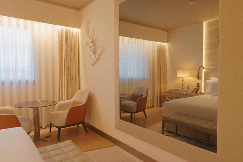 اتاق خانوادگی, Epic Sana Marquês