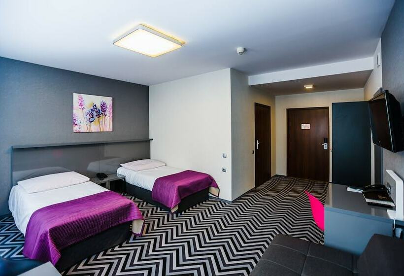 トリプルクラシックルーム, Wyspiański