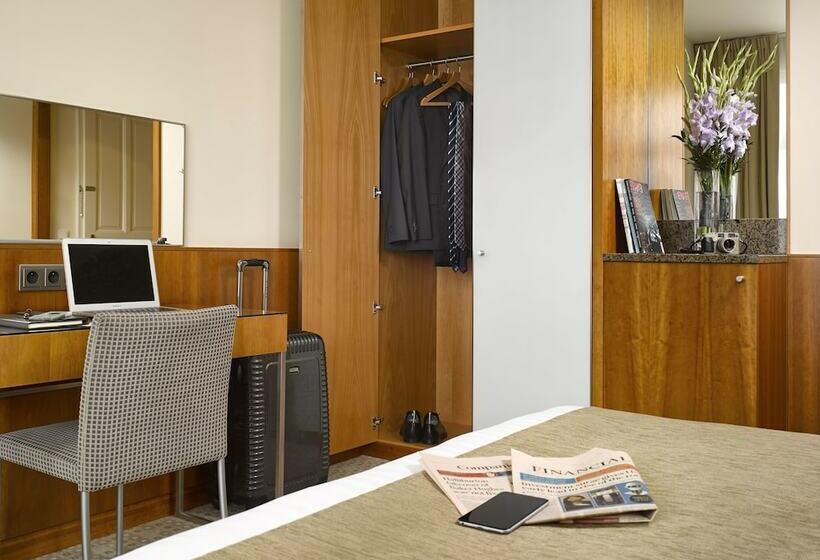 اتاق استاندارد با چشمانداز باغ, K+k Hotel Central