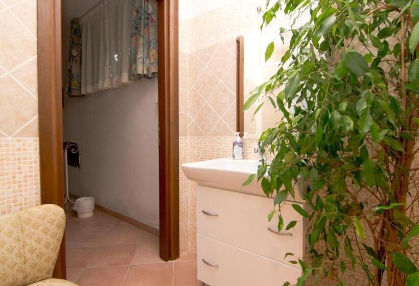 חדר משפחתי, Ca  Rinaldi F